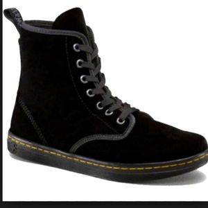ISO Dr. Martens black velvet Shoreditch!